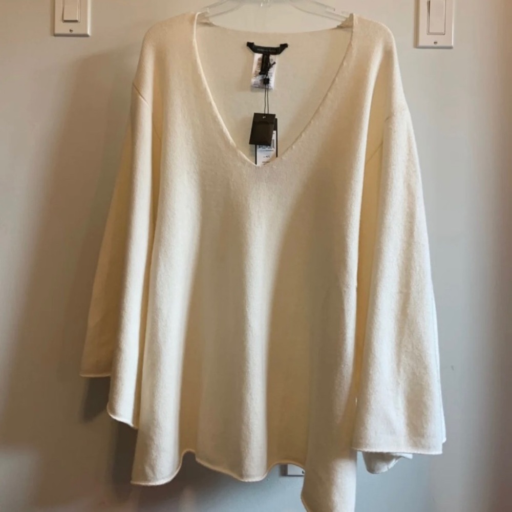 BCBGMAXAZRIA NWT Cream Sweater, Size M/L